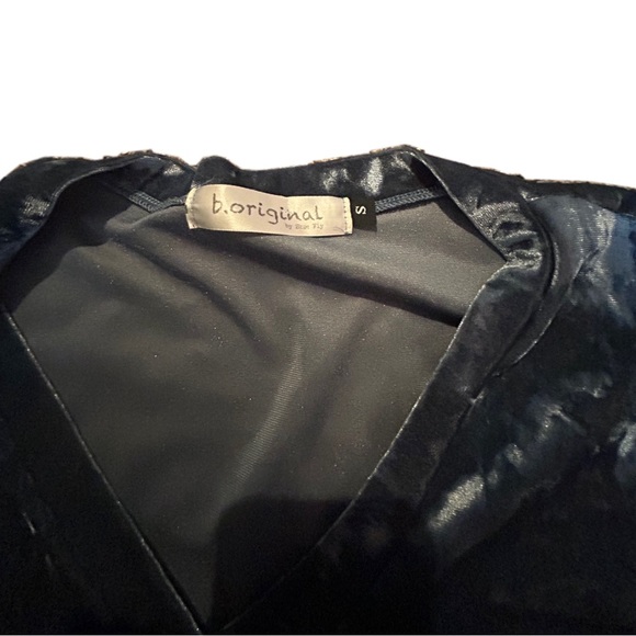 velvet blouse - Picture 2 of 2